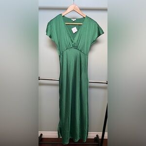 Gorgeous formal gown. Absolutely stunning.